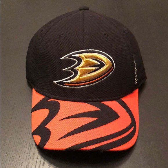NHL Anaheim Ducks Reebok S/M Fitted Hat - Picture 1 of 4